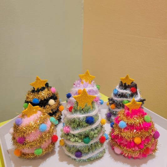 Karyn Lao: Christmas pOm Trees