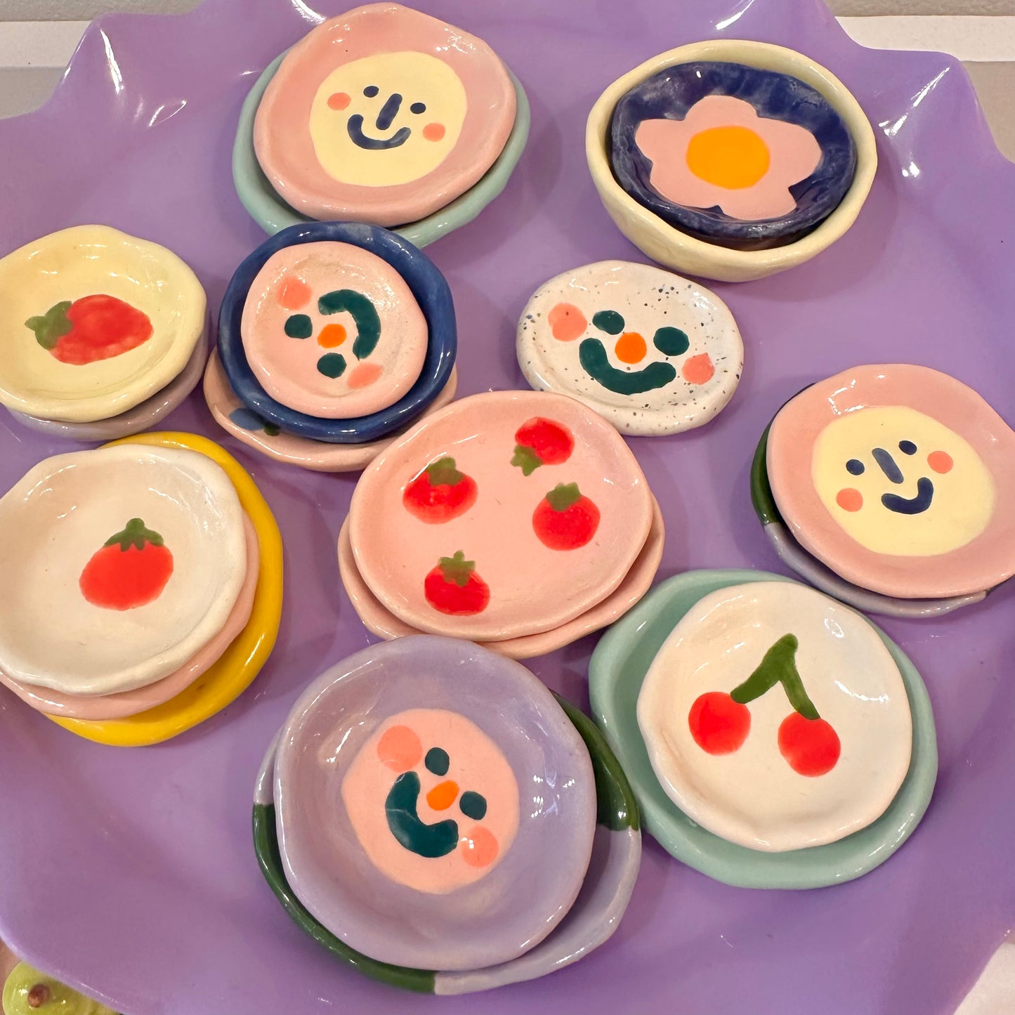 Pansy: Ceramic Plates (assorted)