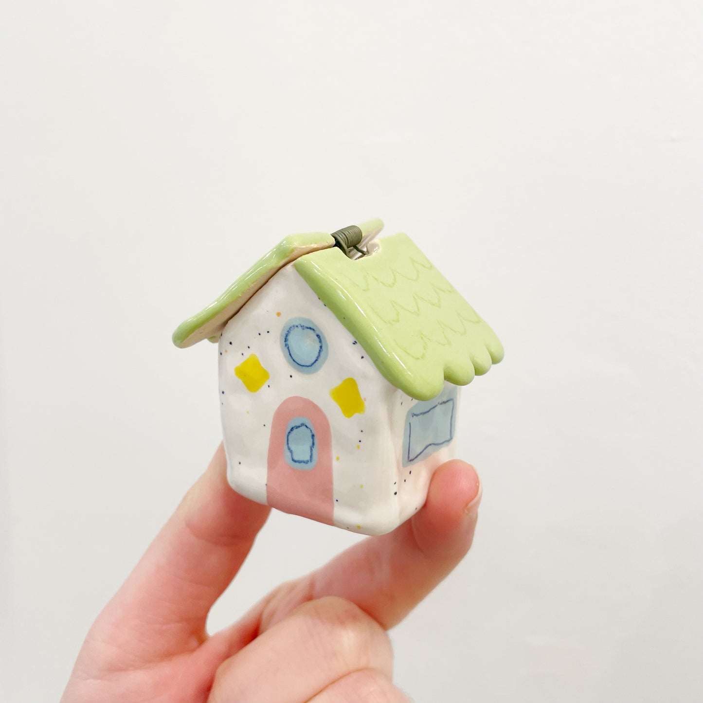 Lisa von Spronsen: Tiny Ceramic Houses