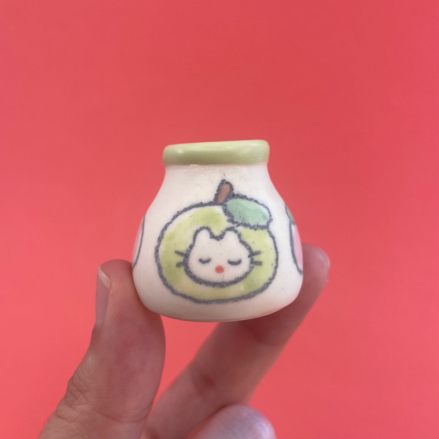 Makenna Kwik: Tiny Ceramic Vases